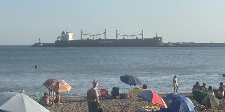 Necochea amaneció con sol y un cielo algo nublado
