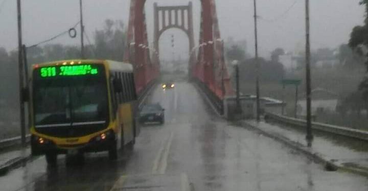 La mañana arrancó con lluvias y descenso de las marcas termicas