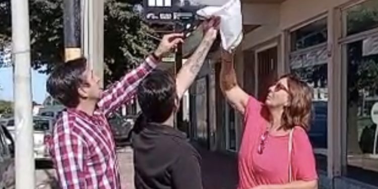 Descubrieron una placa de Daniel Garramone en 59 y 26, por el comienzo del Día de la Memoria.