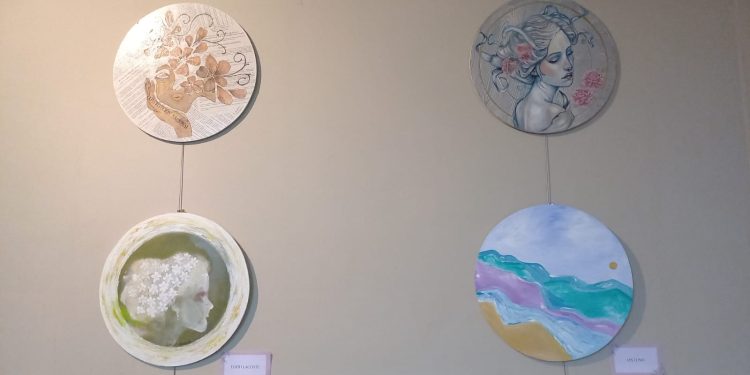 Mujeres que florecen, muestras de arte circular