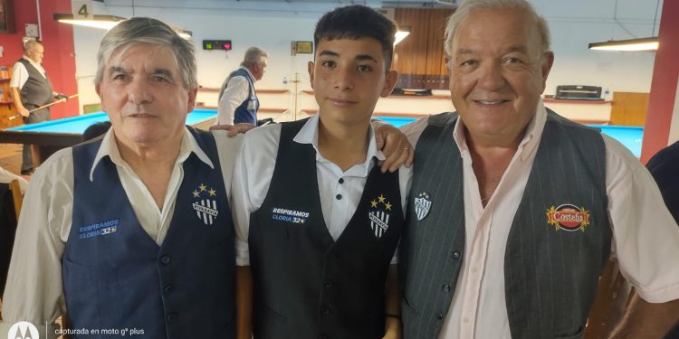 Axel Acosta, 14 años y un futuro enorme dentro del 5 quillas para una ciudad cuna de campeones.