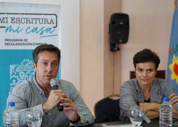 El Intendente encabezó el acto de escrituración de viviendas sociales: “Tener un techo propio genera certidumbre y seguridad”.