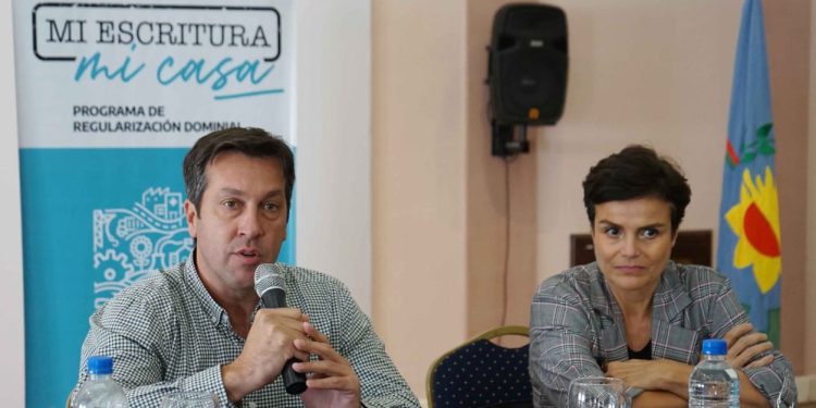 El Intendente encabezó el acto de escrituración de viviendas sociales: “Tener un techo propio genera certidumbre y seguridad”.