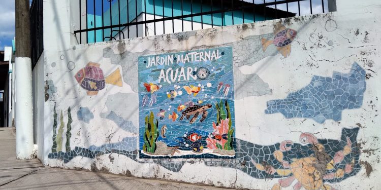 En el acto de escrituración de viviendas, el Jardín Acuario concretó su regularización dominial.