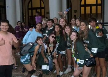 Los jóvenes celebraron toda la noche el “Ultimo Primer Dia”
