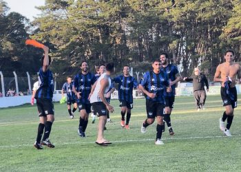 Villa del Parque se quedó con el clásico y su gente no para de festejar
