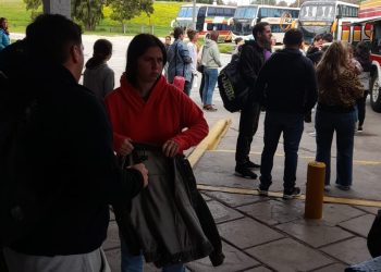 Gran movimiento en la Terminal en el inicio de Semana Santa.