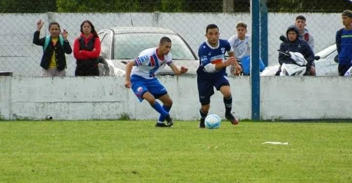 En choque de punteros, Del Valle recibe a Independiente de San Cayetano. Además, el lobo ante el rojo loberense