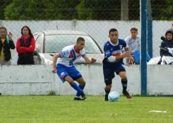 En choque de punteros, Del Valle recibe a Independiente de San Cayetano. Además, el lobo ante el rojo loberense