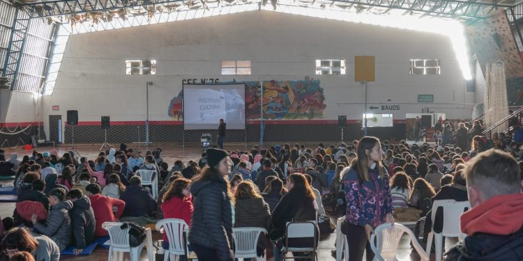 El Archivo de la Memoria Municipal presente en una jornada de estudiantes con la proyección de «Argentina, 1985»