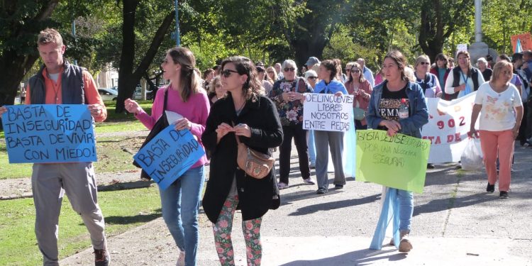 En un clima tenso y de respeto, Rojas habló con vecinos autoconvocados por la inseguridad