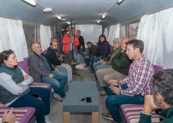 En una nueva jornada de la Oficina Móvil, el intendente Arturo Rojas llegó esta tarde con su equipo de funcionarios, al Barrio Parque para entrevistarse con los vecinos.
