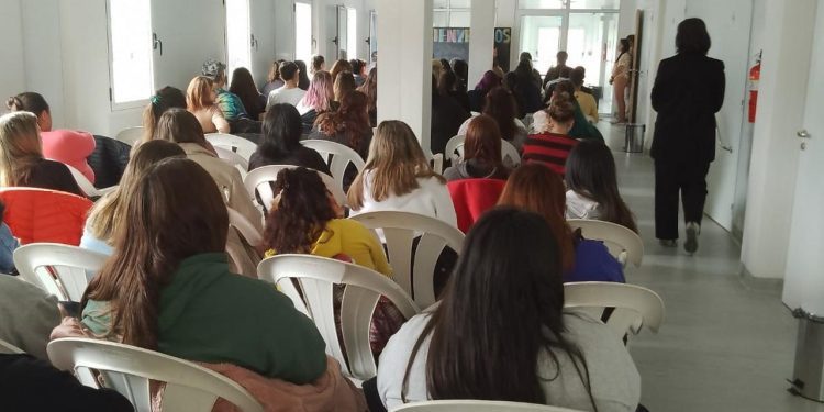 Dio comienzo este lunes una Tecnicatura en Enfermería