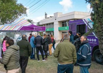 Más de 50 vecinos se entrevistaron con el intendente Rojas en la Oficina Móvil.