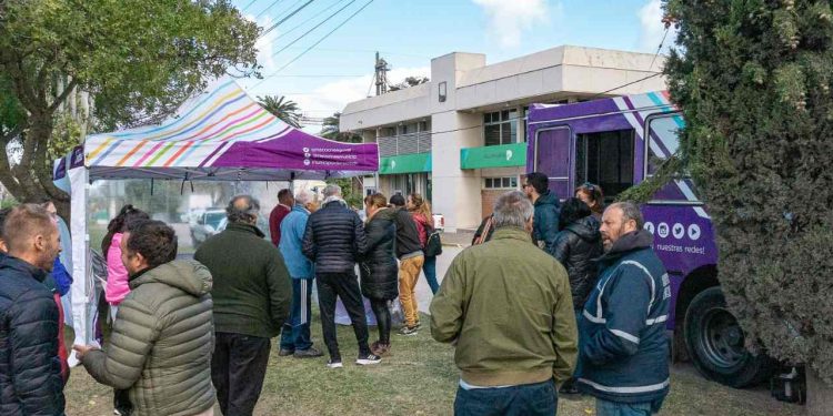 Más de 50 vecinos se entrevistaron con el intendente Rojas en la Oficina Móvil.