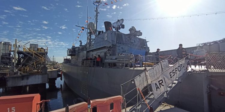 Fin de semana de visitas a la Corbeta ARA Espora en Puerto Quequén.