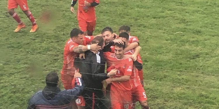 Mataderos derrotó a Estación con justicia por 1 a 0