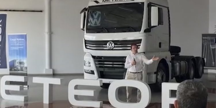 Uno de los camiones más imponentes del mundo llegó a Quequén