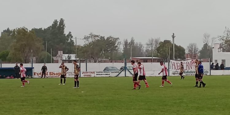 En un final con escándalo, Newbery superó a Huracán 3 a 2. Errores, protagonismo del árbitro y un técnico en el Hospital