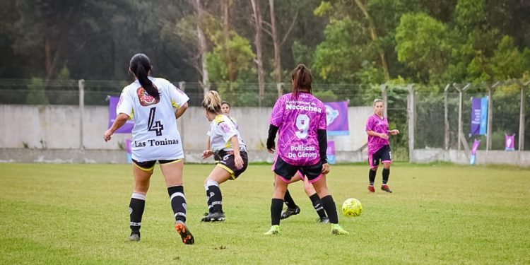 El seleccionado municipal de fútbol femenino está en semifinales de la Región Quinta