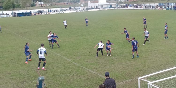 Fútbol local: Tarde de victorias visitantes en los adelantos del sábado
