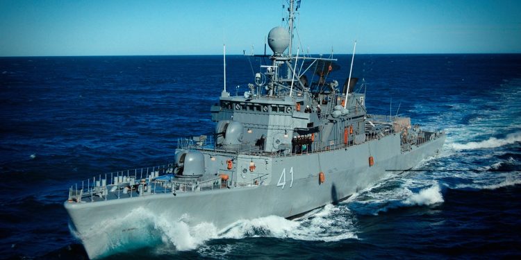 La Corbeta ARA Espora visita Puerto Quequén