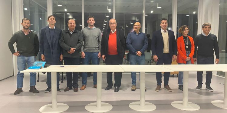 El intendente Rojas y sus pares de la zona firmaron una declaración conjunta por la vuelta del tren de cargas a Puerto Quequén