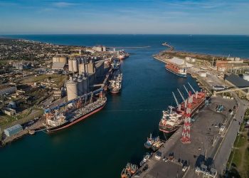 Puerto Quequén avanza hacia el retorno del tren de cargas con el apoyo de la región