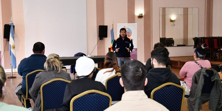 Este viernes, la charla para conductores principiantes se realiza en el teatro de la UPC