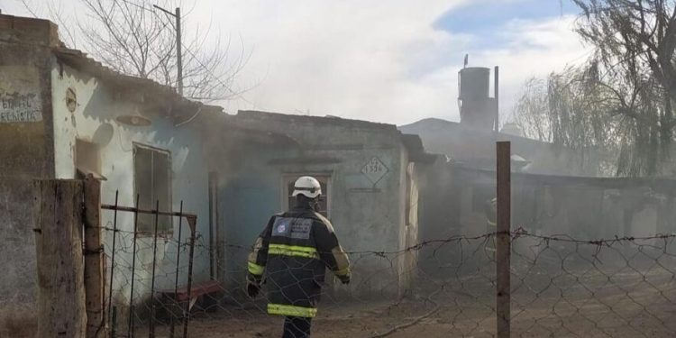 Acción solidaria de Cardinal Sur por una familia necochense que se le incendió su casa