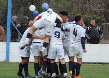 Cinco adelantos sabatinos del futbol local con los lideres en acción, Independiente (SC) y Del Valle