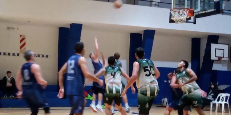 Rivadavia, con autoridad y buen juego, aplastó a SMATA