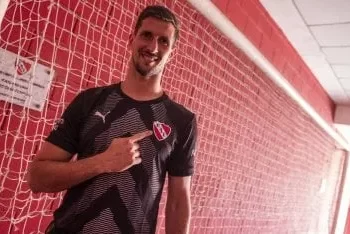 Rodrigo Rey, arquero de Independiente se solidarizó con el jugador de Mataderos