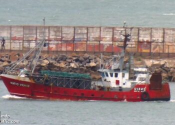 Desesperada búsqueda de un marinero que cayó desde un barco pesquero en Chubut