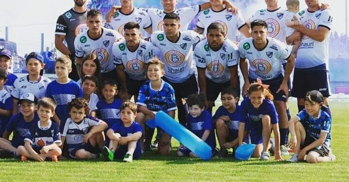 Los punteros del fútbol saltan a la cancha este sábado en compromisos de riesgo