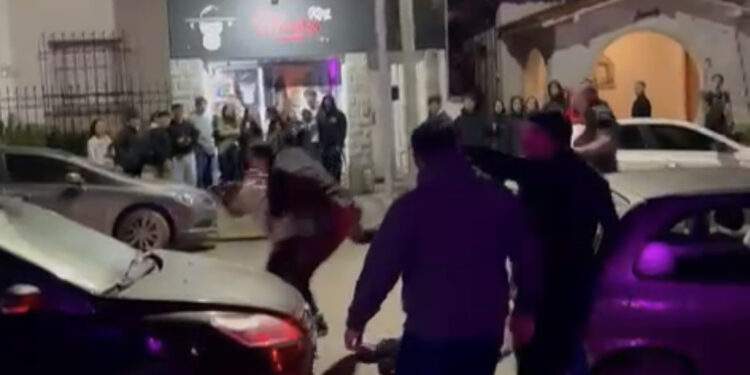 Tres de los sujetos implicados en la golpiza de Tom Jones fueron detenidos