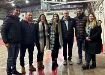 Martín Migueles y Aldana Echevarría con instituciones deportivas de Necochea