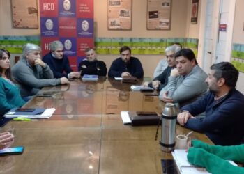 Concejales reunidos este viernes por la clausura preventiva del local de 87 y 4