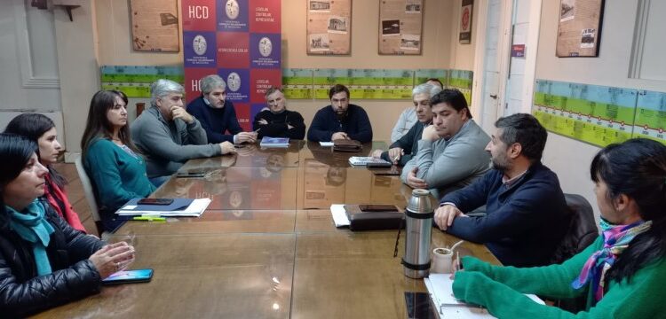 Concejales reunidos este viernes por la clausura preventiva del local de 87 y 4