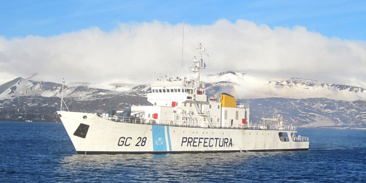 Prefectura continúa buscando intensamente al tripulante desaparecido
