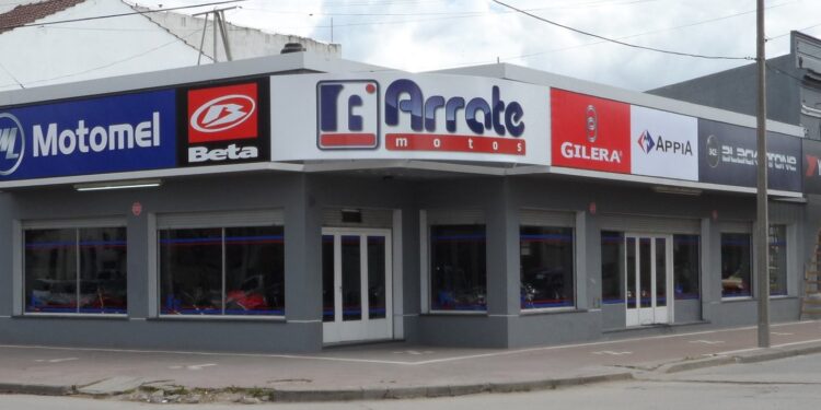La policía de Balcarce frenó saqueo a “Arrate Motos”. 3 detenidos