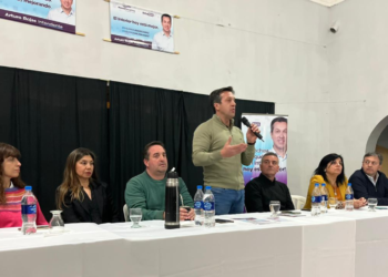 Arturo Rojas cerró su campaña en el interior y hoy lo hace en Quequén