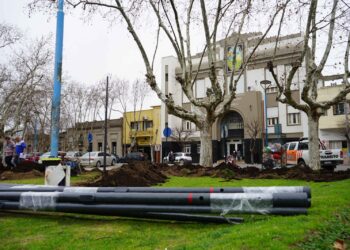 Comenzó a ejecutarse el plan de iluminación integral de la Plaza Dardo Rocha