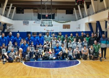 El basquet de Rivadavia celebró el Dia del Niño en su partido ante Once Unidos