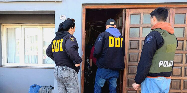 Allanamientos por organización de saqueos. Dos detenidos