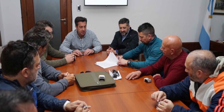 Acuerdo paritario: se firmó un aumento del 23% y los gremios resaltaron el esfuerzo del Ejecutivo