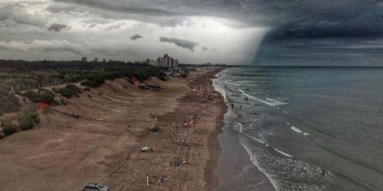 ¿Llega la lluvia por la noche?