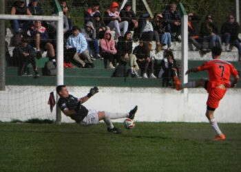 Independiente (SC) y Villa Díaz Vélez ganaron con un póker