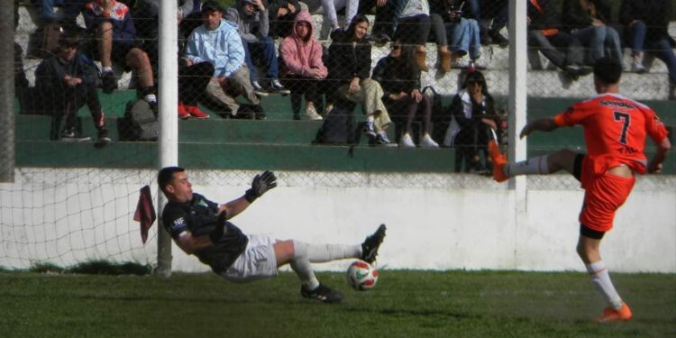 Independiente (SC) y Villa Díaz Vélez ganaron con un póker