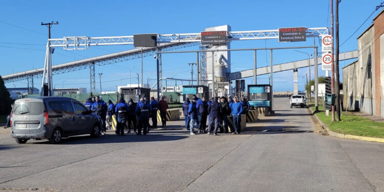 Conflicto gremial en Puerto Quequén: Se dictó la conciliación obligatoria